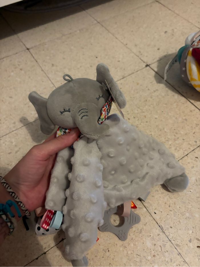 Lot doudou et hochet éléphant - photo numéro 2
