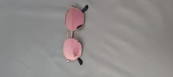 Lunettes de soleil rose