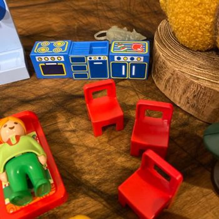 Lot 123 meubles et personnages - photo numéro 3