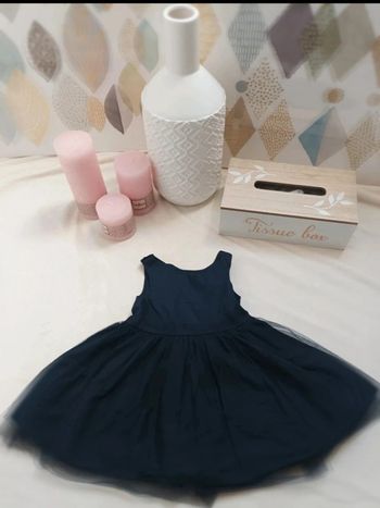 Superbe robe sans manche avec tulle bleu marine neuf Kiabi 9 mois