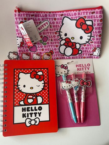 Carnet + 3x stylos + trousse hello kitty
