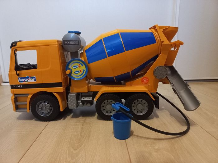 Camion toupie de la marque Bruder