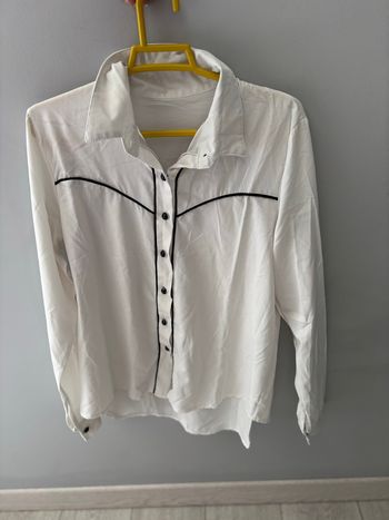 Chemise blanche et noire 