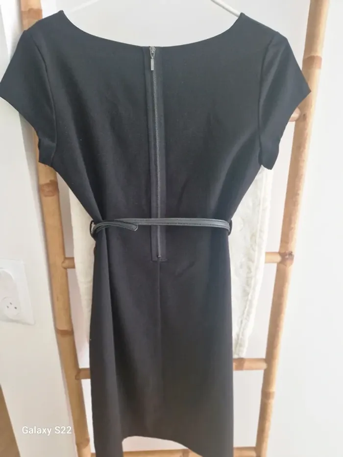 Robe noire - photo numéro 3