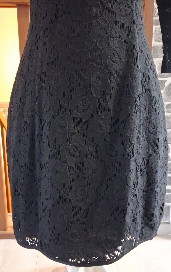 Robe courte toute en dentelle noire - photo numéro 3