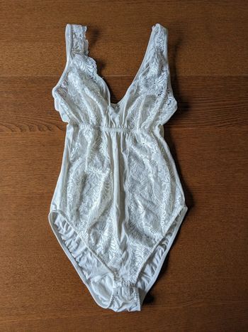 Body dentelle et broderie