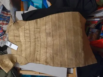 Robe de soirée dorer taille s petit neuve valeur 300 euro