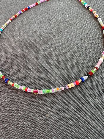 Collier ras de cou en perles de rocaille, taille 38/40 cm avec chaînette réglable