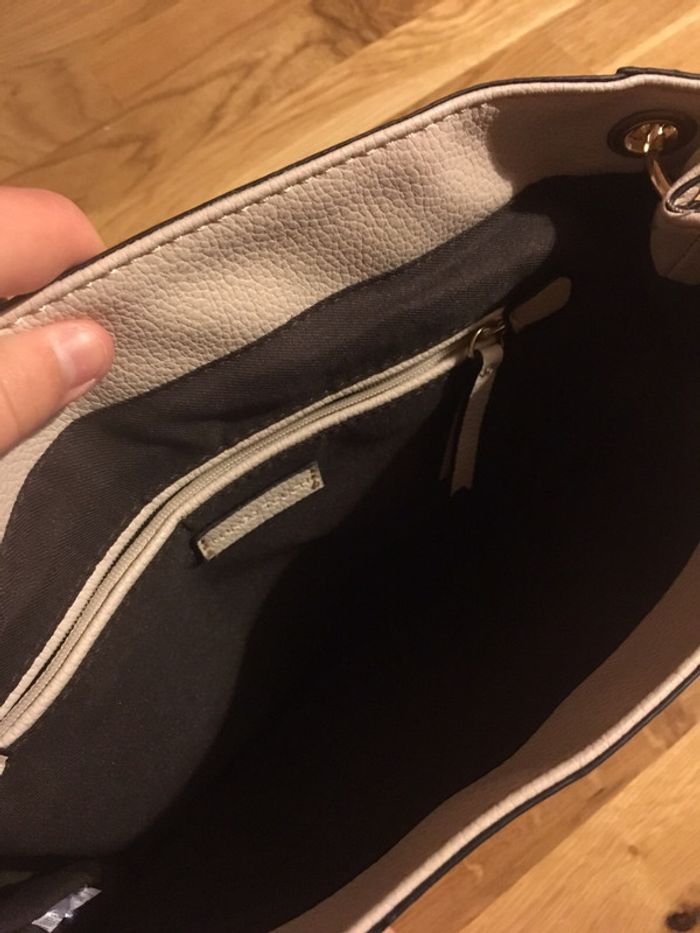 Sac bandoulière beige et détails dorés - photo numéro 5