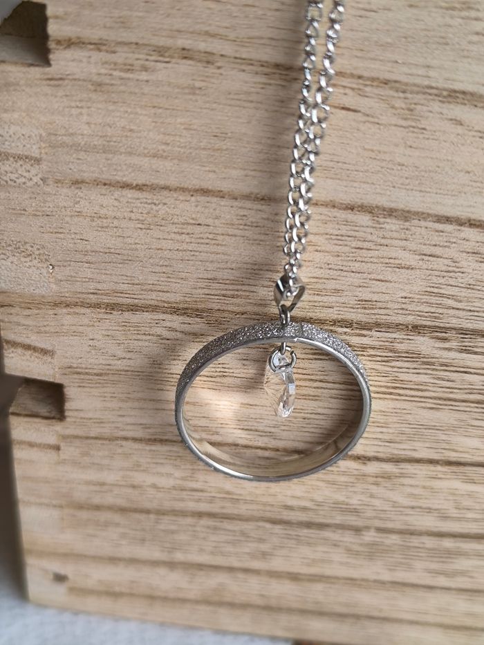 Collier avec pendentif - photo numéro 2