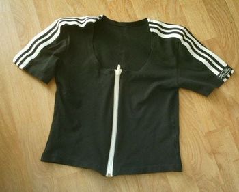 Sweat ZENE BLUE manches courtes noir et lignes blanches 14 ans TBE