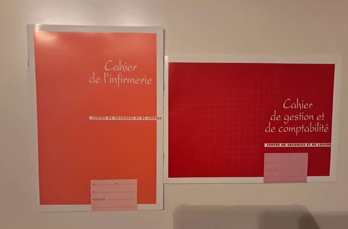 1 cahier de comptes + 1 cahier d'infirmerie