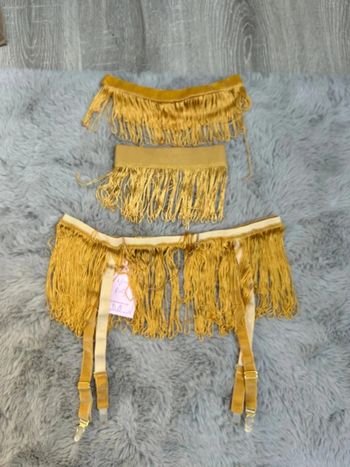 Porte jarretelle + accessoires moutarde