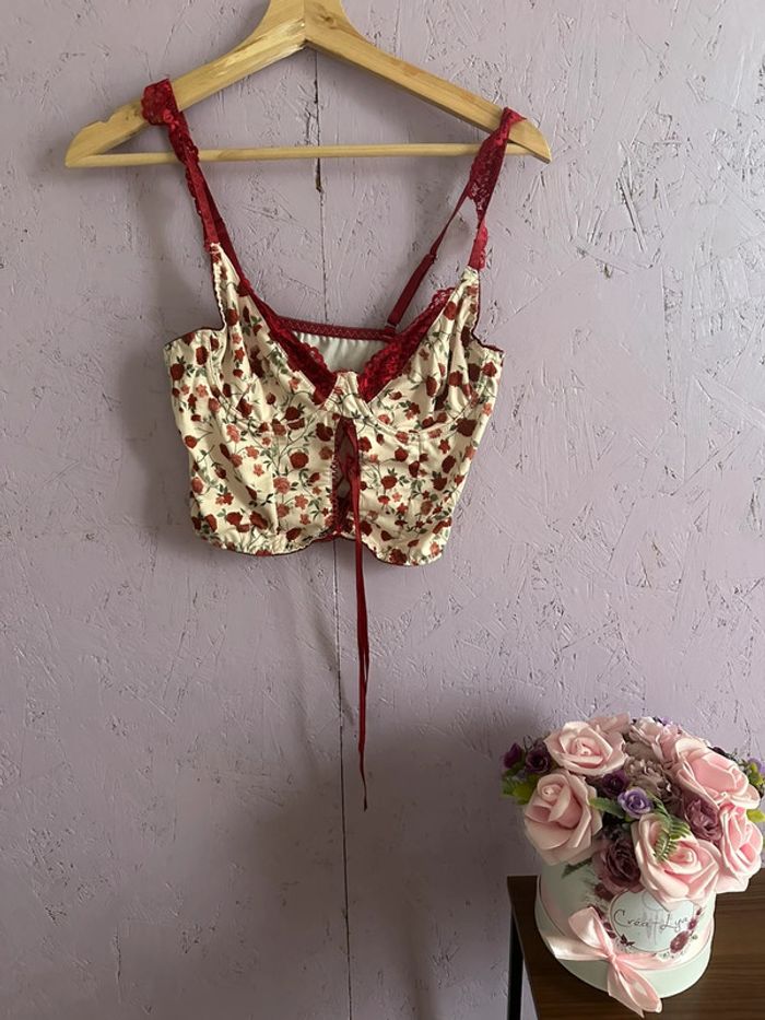 Haut fleuri Romwe