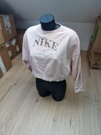 Magnifique pull court nike vieux rose  taille M