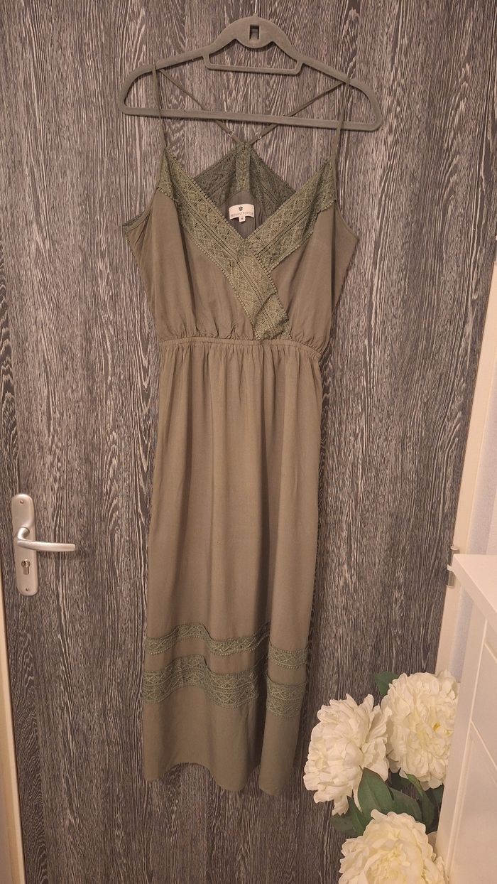 Robe longue bohème à bretelles fines kaki