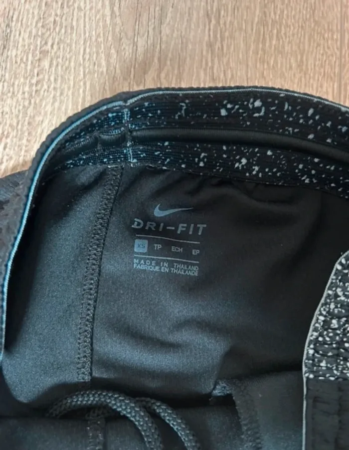 Short Nike taille XS - photo numéro 5