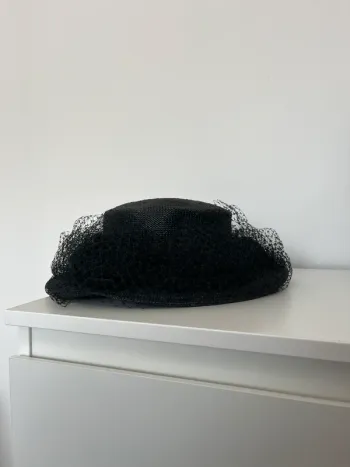 Chapeau élégant noir