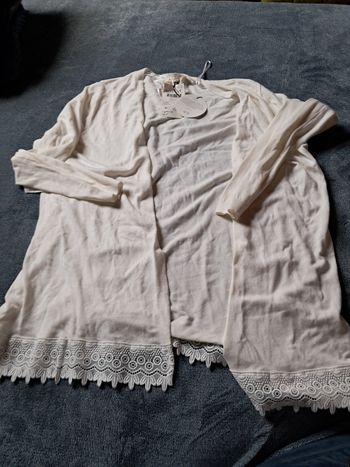 Gilet blanc avec dentelle grain de malice xl  neuf