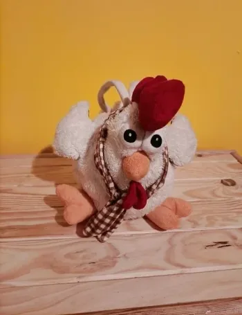 Peluche Poule FIZZY avec écharpe