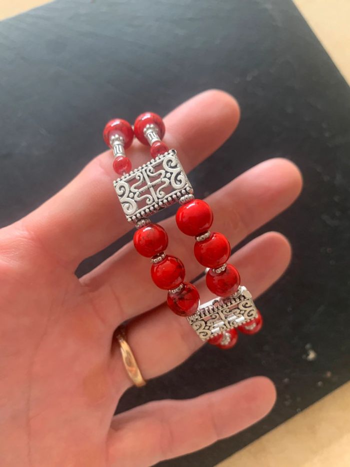 Joli bracelet style tibétain neuf perles rouge avec fermoir - photo numéro 2