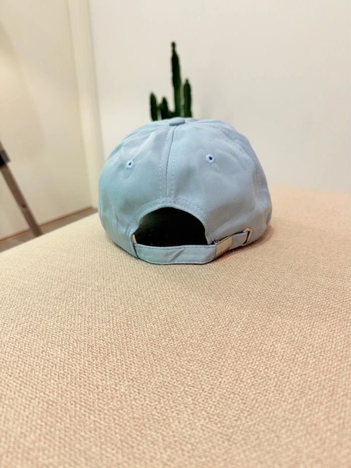 Casquette bleu clair brodée marguerite - photo numéro 3