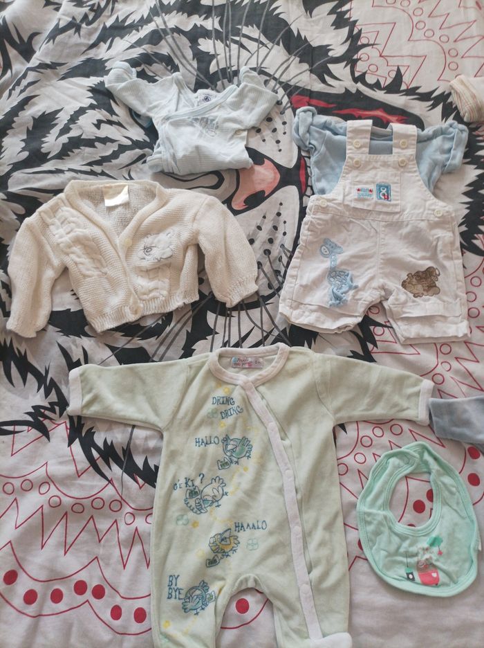 Lot de vêtements garçon taille naissance - photo numéro 2