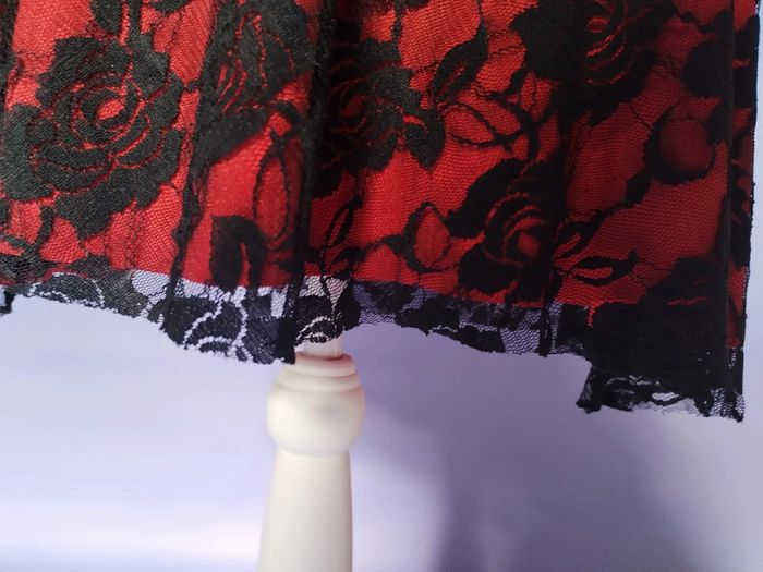 Robe rouge et noir bustier femme - photo numéro 10