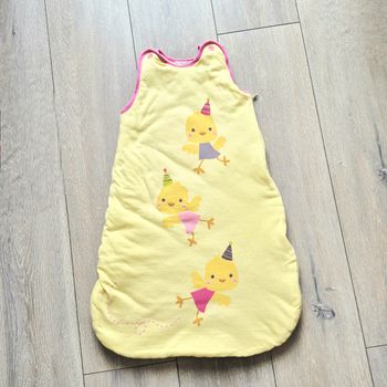 Gigoteuse jaune clair. Ajustable  d'une taille.0-6mois.  Marque Kitchoun