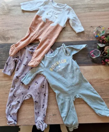 Lot 3 pyjamas 9 mois