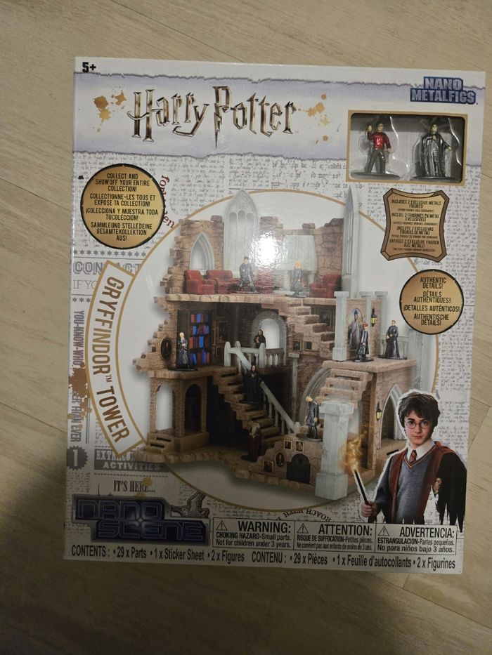 Harry potter tour de gryffondor neuve - photo numéro 3