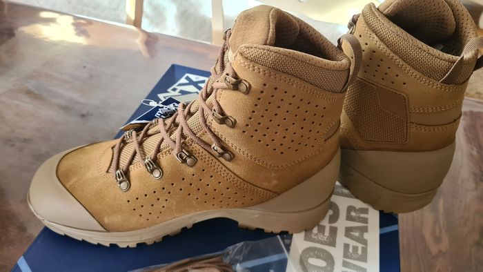 Chaussures de randonnee - photo numéro 2