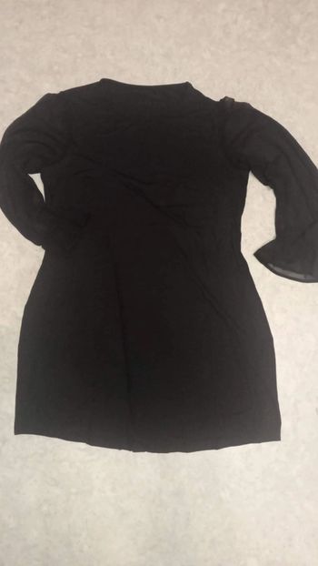 Petite robe noir manche style tulle
