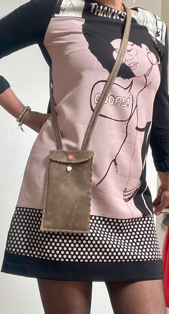 Joli pochette sac bandoulière pour 📞 portable neuve en suédine marron - photo numéro 4