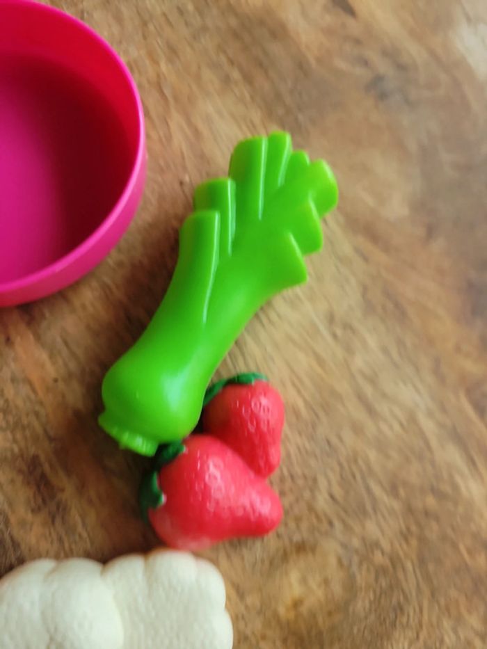 Lot en vrac dînette avec poile ravioli fraise poireau choux etc - photo numéro 3