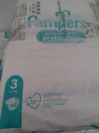 Lot de 3 paquets de couches bébé Pampers premium protection taille 3