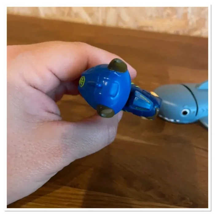 Idée Cadeau 🎁 Figurine Aqua Pups de Chase avec avec son requin de la Pat Patrouille - photo numéro 8