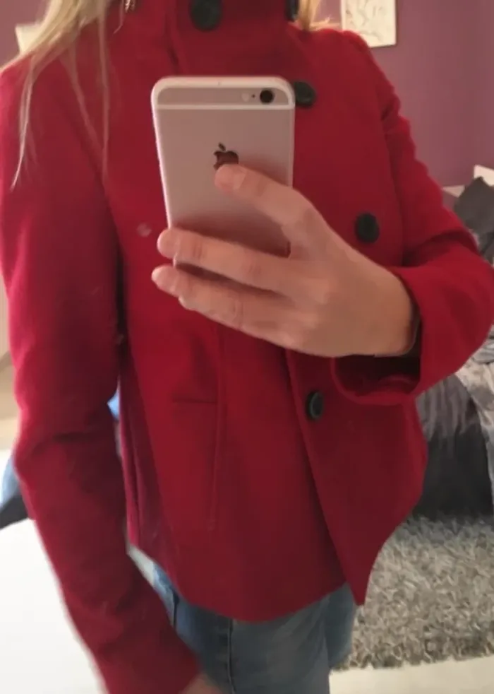 Paletot rouge camaïeu