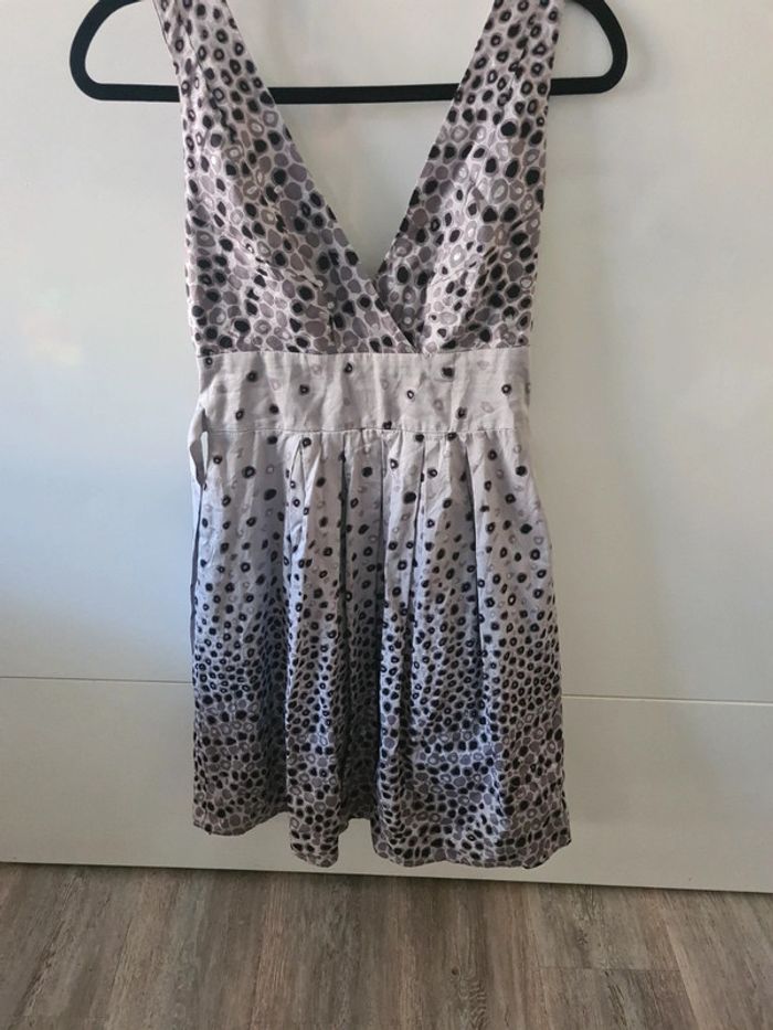 Robe imprimée gris et scintillante