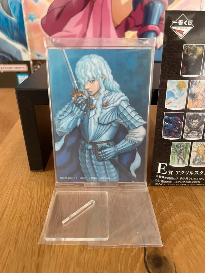 Berserk – Stand acrylique Griffith Ichiban Kuji Unmei ni Aragau, Kuroi Kenshi 10 cm - photo numéro 2