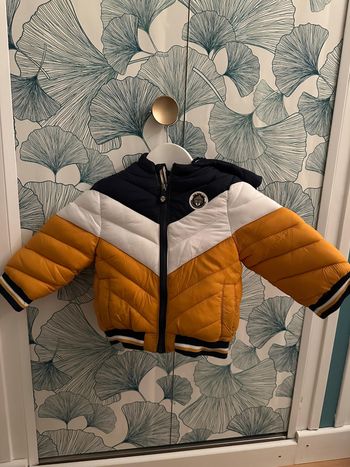 2 manteaux Kiabi et Orchestra 12 mois