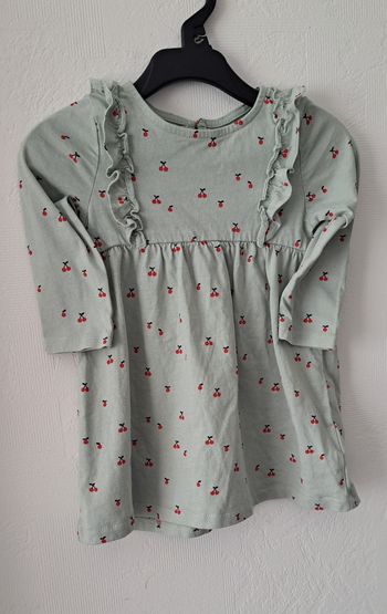 Robe avec des cerises 12 mois