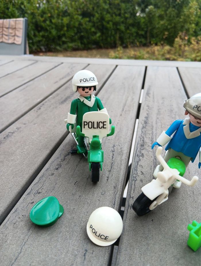 Lot de 2 playmobils policiers vintage - photo numéro 2