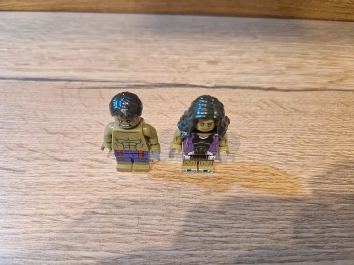Figurines type lego Hulk et She-Hulk Marvel - photo numéro 4