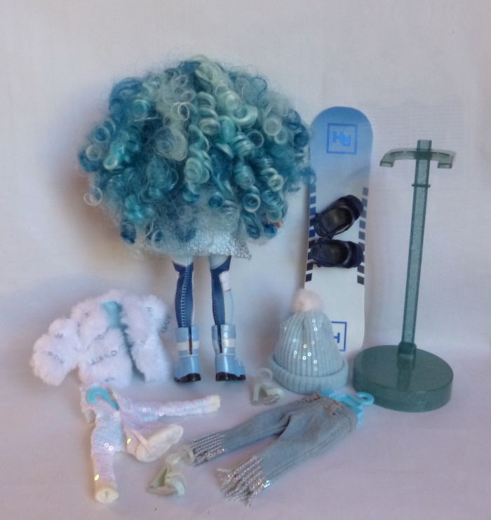 poupee Rainbow High Skyler Winter Wonderland - photo numéro 3