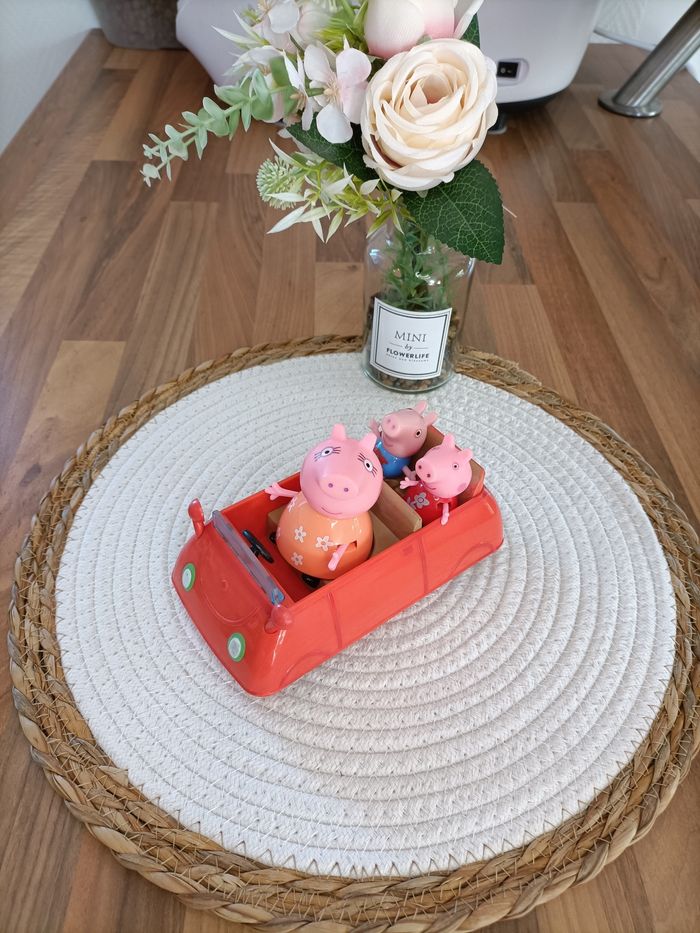 Voiture Peppa Pig et 3 personnages Maman Pig Georges et Peppa - photo numéro 5