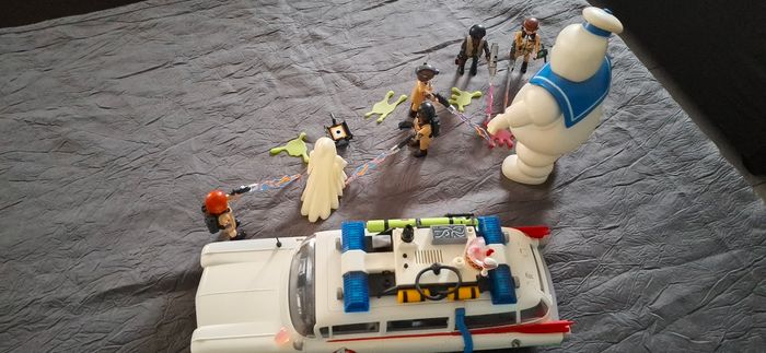 Lot Playmobil "SOS Fantômes" - Voiture Ecto-1, Marshmallow Man, 5 Personnages et Accessoires - photo numéro 6