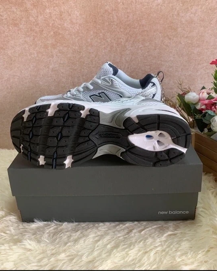 New Balance 530 Blanc 42 - photo numéro 5