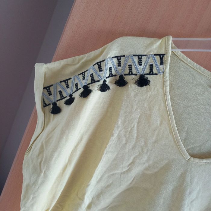 Tee shirt jaune pâle - photo numéro 2
