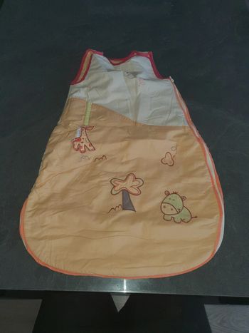 Gigoteuse avec tour de lit